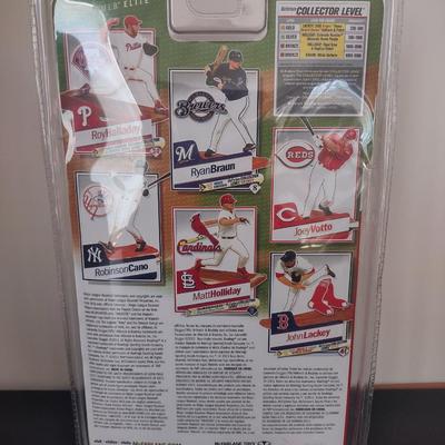 LOT 24K: MLB Philadelphia Phillies Roy Halladay Bobble Figurines in Boxes