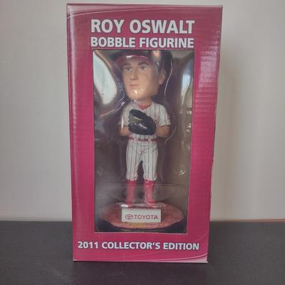 LOT 30K: MLB Philadelphia Phillies Player Bobble Figures in Boxes: Roy Oswalt & Placido Polanco
