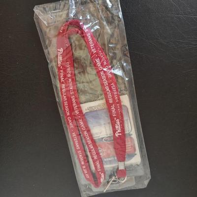 LOT 38K: Philadelphia Phillies Collectibles