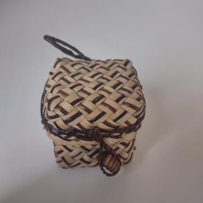 LOT 103K: Various Small Trinket Boxes