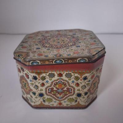 LOT 103K: Various Small Trinket Boxes