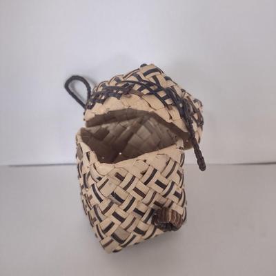 LOT 103K: Various Small Trinket Boxes