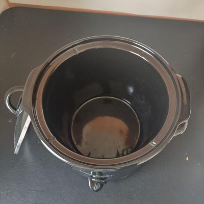 LOT 110K: Waffle Maker, Crock Pot and Electric Slicer/Shredder