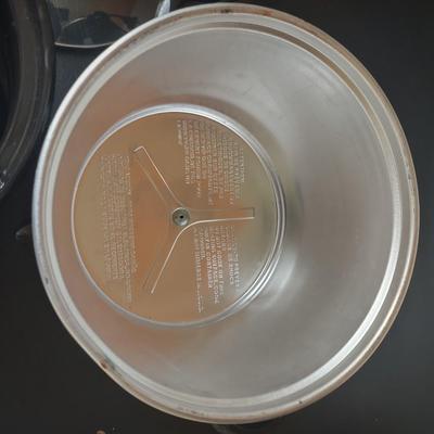 LOT 110K: Waffle Maker, Crock Pot and Electric Slicer/Shredder