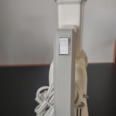 LOT 110K: Waffle Maker, Crock Pot and Electric Slicer/Shredder