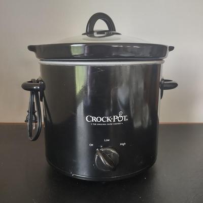 LOT 110K: Waffle Maker, Crock Pot and Electric Slicer/Shredder