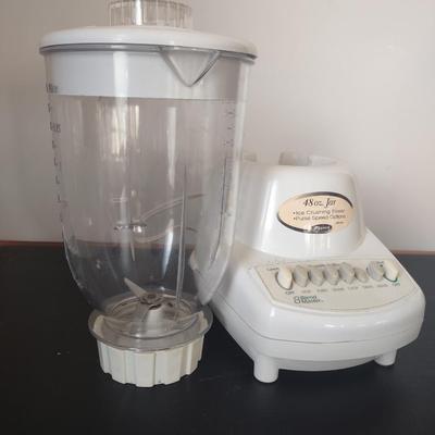 LOT 111K: Corn Popper and Blender