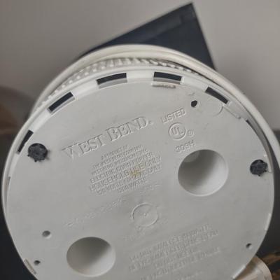 LOT 111K: Corn Popper and Blender