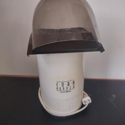 LOT 111K: Corn Popper and Blender