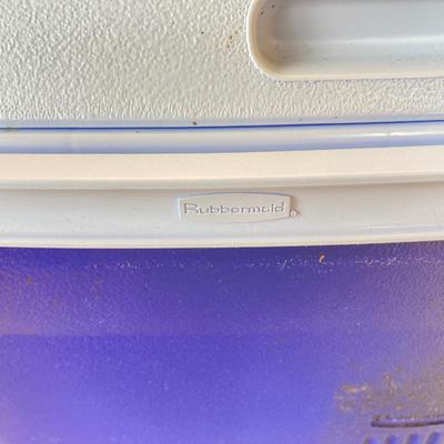 LOT 123G: Outdoor Portable Chairs with Pair of Small Coolers (Coleman and Rubbermaid)