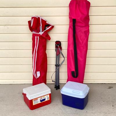 LOT 123G: Outdoor Portable Chairs with Pair of Small Coolers (Coleman and Rubbermaid)