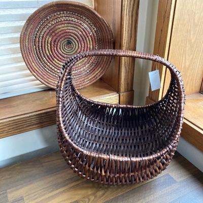 LOT 135X: Collection of Decorative Gourds, Boho Flat Baskets, Wall Art and Kakadu Hand Painted Wooden Scoop