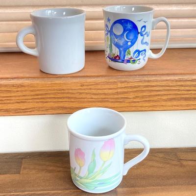 LOT 138X: Pottery Vases and Mugs (Villeroy & Boch, Toscany and Jason Oranzo Fishs Eddy)