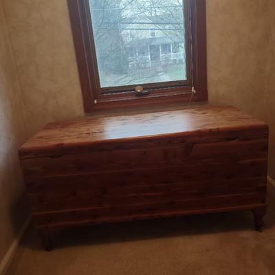 LOT 164: Wooden Chest w/ Rolling Inner Shelf (W-47.5 in, D-20 in, H-24in)