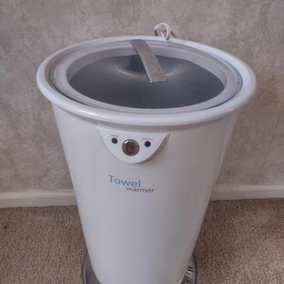 LOT 166: Brookstone Towel Warmer