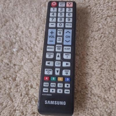 LOT 167: 27.5 in Samsung TV ( Audio Not Tested but Powers On)