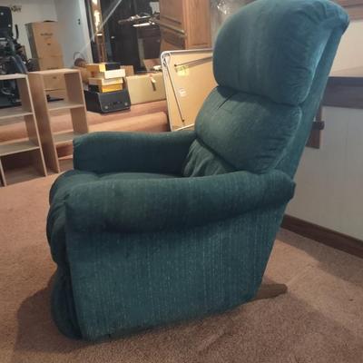 LOT 168B: Lazboy Recliner (W-32 in, D-31.5, H 39.5)
