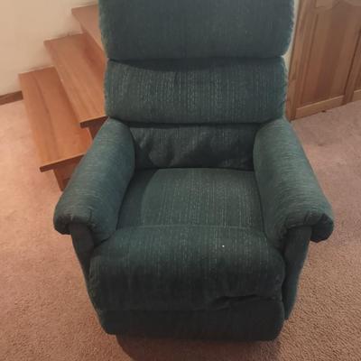 LOT 168B: Lazboy Recliner (W-32 in, D-31.5, H 39.5)