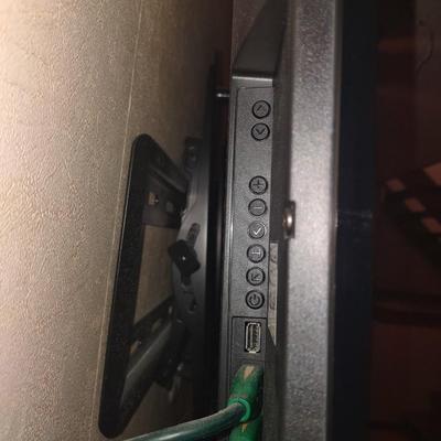 LOT:: 43.5 in LG TV (Not Tested)