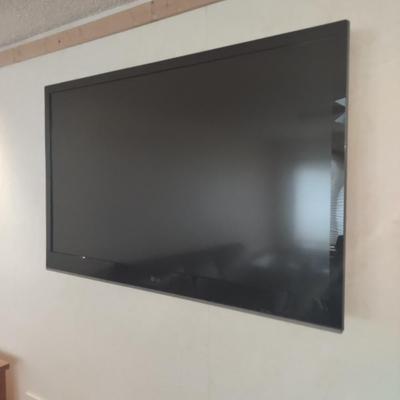 LOT:: 43.5 in LG TV (Not Tested)