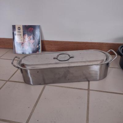 LOT 179L: Assorted Cooking Tools (Disposable Grill Topper, Omelet Pan, Grilling Cookbook, Grill Tools, Stove Top Grill, Turkey Pot)