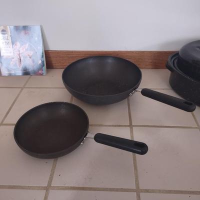 LOT 179L: Assorted Cooking Tools (Disposable Grill Topper, Omelet Pan, Grilling Cookbook, Grill Tools, Stove Top Grill, Turkey Pot)