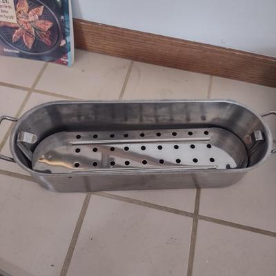 LOT 179L: Assorted Cooking Tools (Disposable Grill Topper, Omelet Pan, Grilling Cookbook, Grill Tools, Stove Top Grill, Turkey Pot)