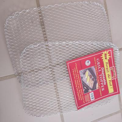 LOT 179L: Assorted Cooking Tools (Disposable Grill Topper, Omelet Pan, Grilling Cookbook, Grill Tools, Stove Top Grill, Turkey Pot)