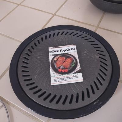 LOT 179L: Assorted Cooking Tools (Disposable Grill Topper, Omelet Pan, Grilling Cookbook, Grill Tools, Stove Top Grill, Turkey Pot)