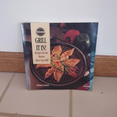 LOT 179L: Assorted Cooking Tools (Disposable Grill Topper, Omelet Pan, Grilling Cookbook, Grill Tools, Stove Top Grill, Turkey Pot)