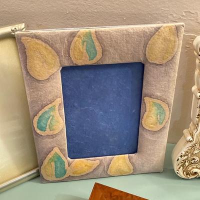 LOT 205B: Large Collection of Smaller Sized Picture Frames