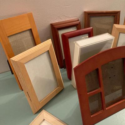 LOT 205B: Large Collection of Smaller Sized Picture Frames