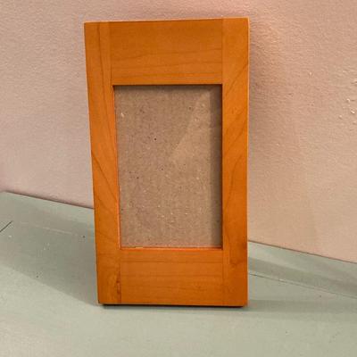 LOT 205B: Large Collection of Smaller Sized Picture Frames