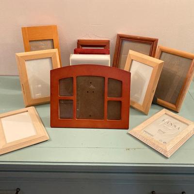 LOT 205B: Large Collection of Smaller Sized Picture Frames