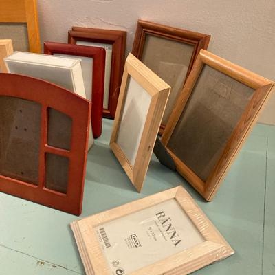 LOT 205B: Large Collection of Smaller Sized Picture Frames