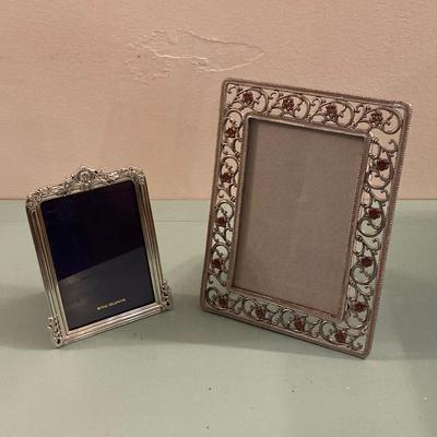 LOT 205B: Large Collection of Smaller Sized Picture Frames