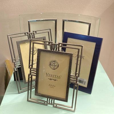 LOT 205B: Large Collection of Smaller Sized Picture Frames