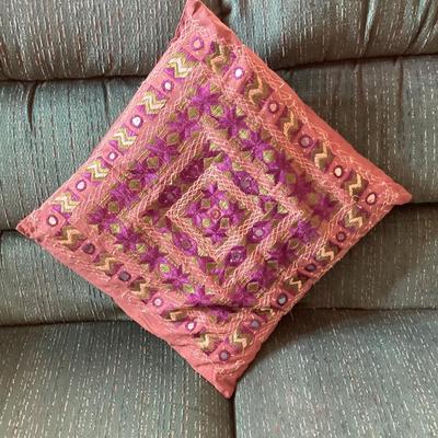LOT 207B: Collection of Accent / Throw Pillows