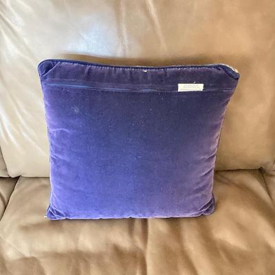 LOT 207B: Collection of Accent / Throw Pillows