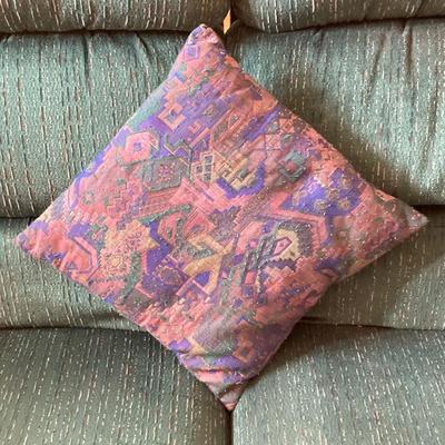 LOT 207B: Collection of Accent / Throw Pillows