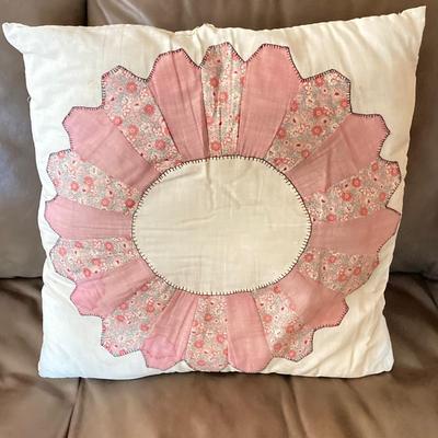 LOT 207B: Collection of Accent / Throw Pillows