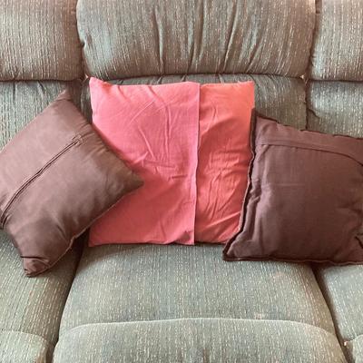 LOT 207B: Collection of Accent / Throw Pillows