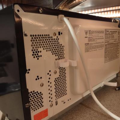 LOT 235B: Westinghouse Microwave Oven