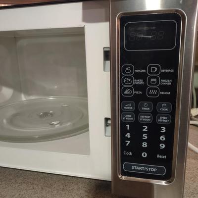 LOT 235B: Westinghouse Microwave Oven