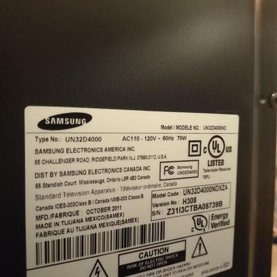 LOT 236B: Samsung TV with Mounts (Turns On but Audio not Tested)