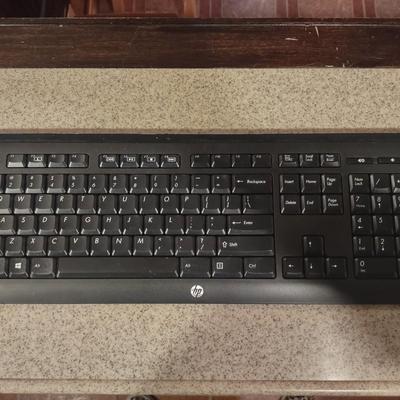 LOT 239B: Bluetooth Keyboard, Mouse and Mini Computer Vaccuum
