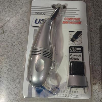 LOT 239B: Bluetooth Keyboard, Mouse and Mini Computer Vaccuum