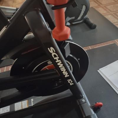 LOT 244B: Schwinn IC4/800IC Exercise Bike