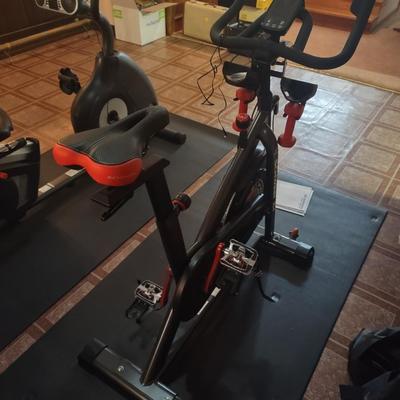 LOT 244B: Schwinn IC4/800IC Exercise Bike
