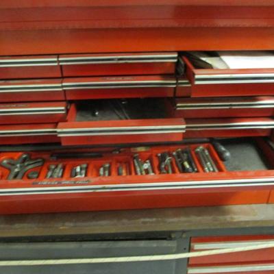 Approx 33" x 17 1/2" x 20 1/2" Metal Magnum By Waterloo Table Tool Box 12 Pull Out Drawers